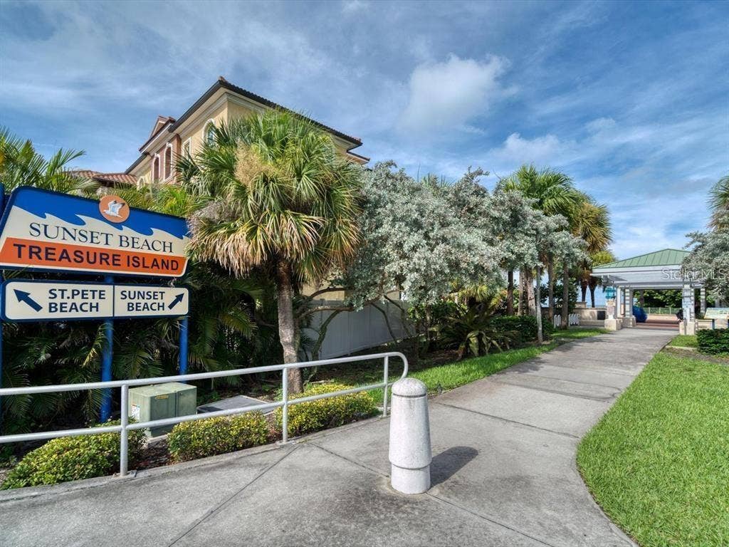9825 HARRELL AVENUE, #404, Treasure Island, FL 33706 9825 HARRELL AVENUE, #404, Treasure Island, FL 33706