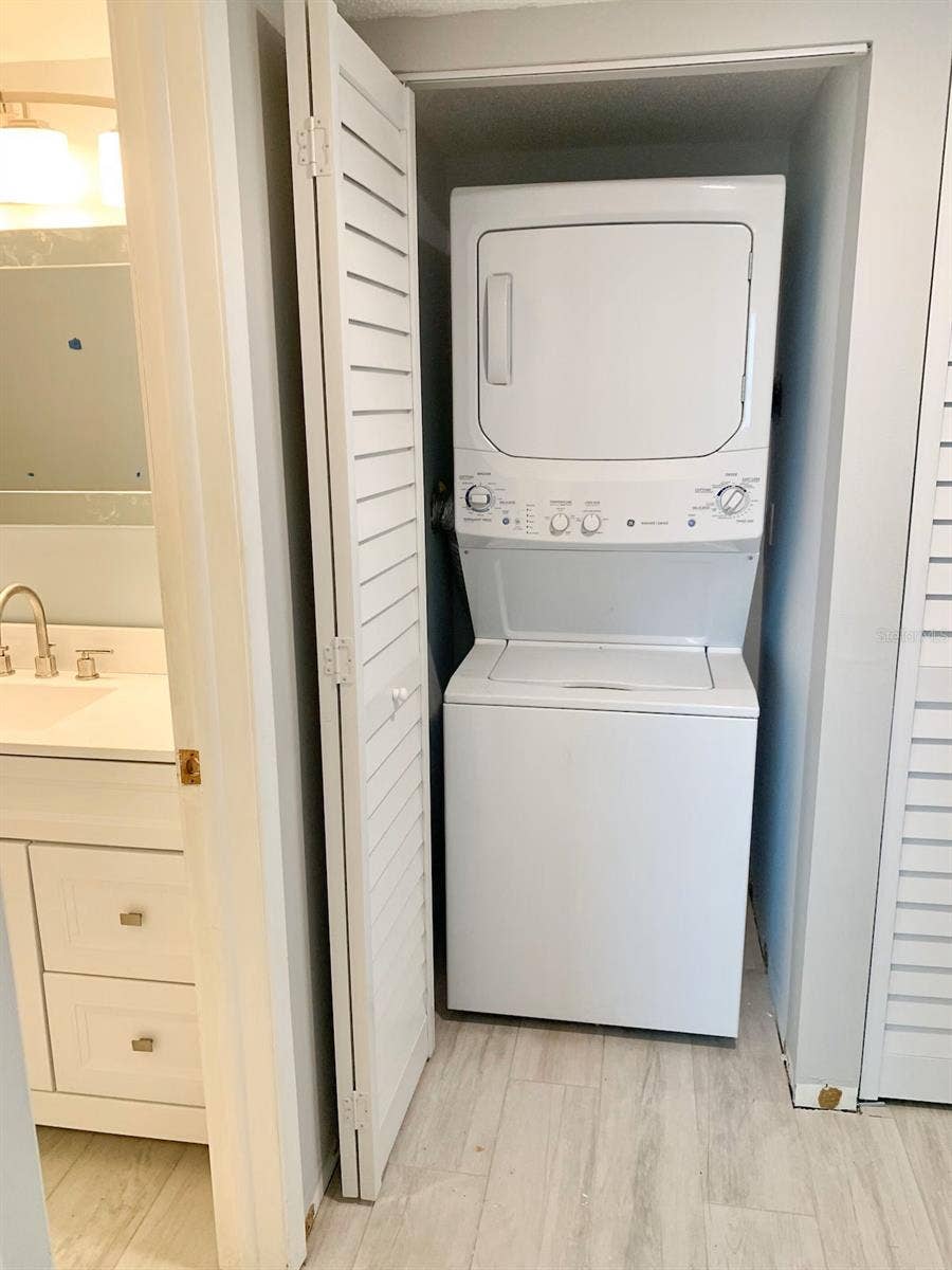 9825 HARRELL AVENUE, #404, Treasure Island, FL 33706 Washer / Dryer