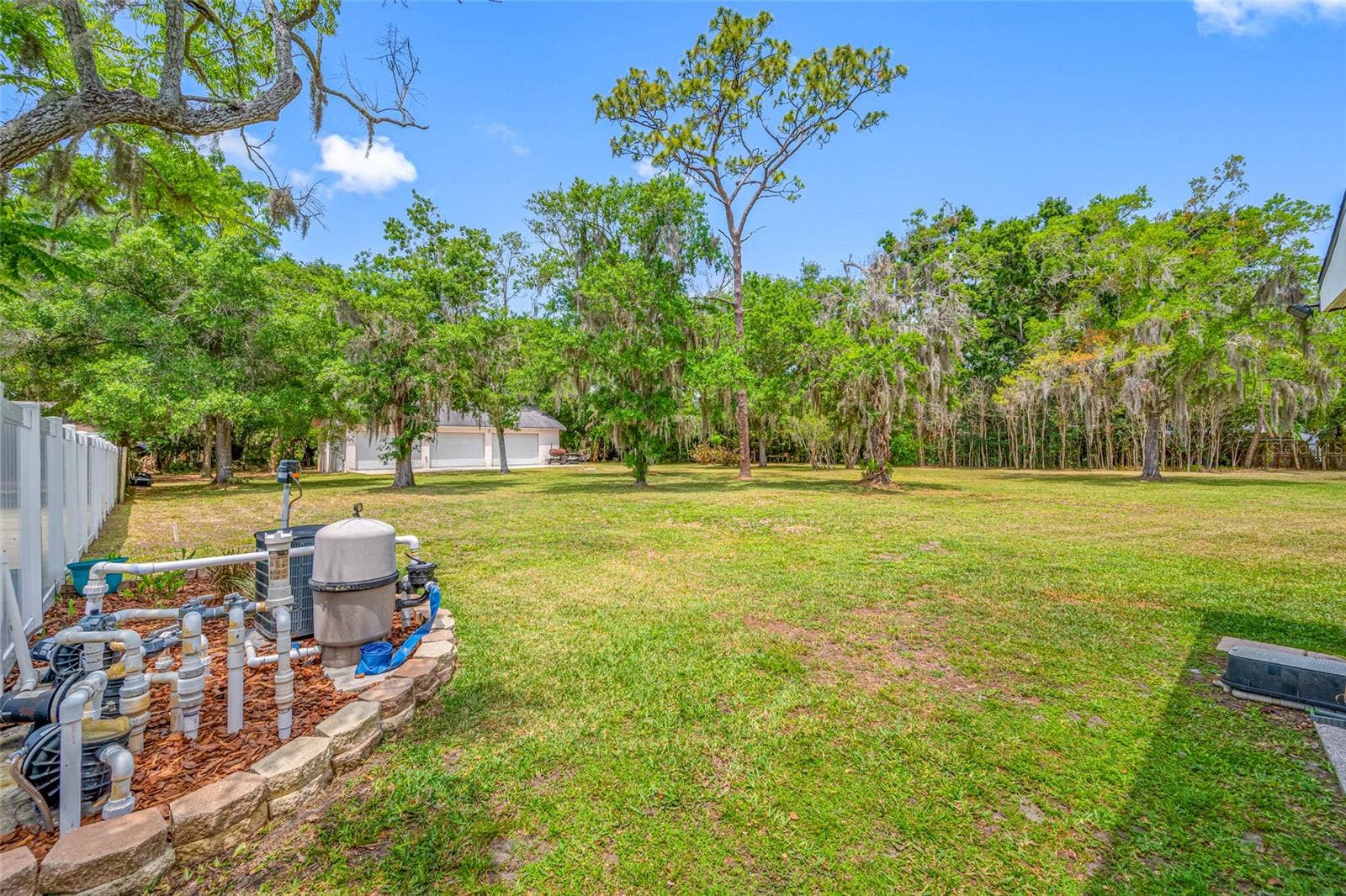 Expansive yard