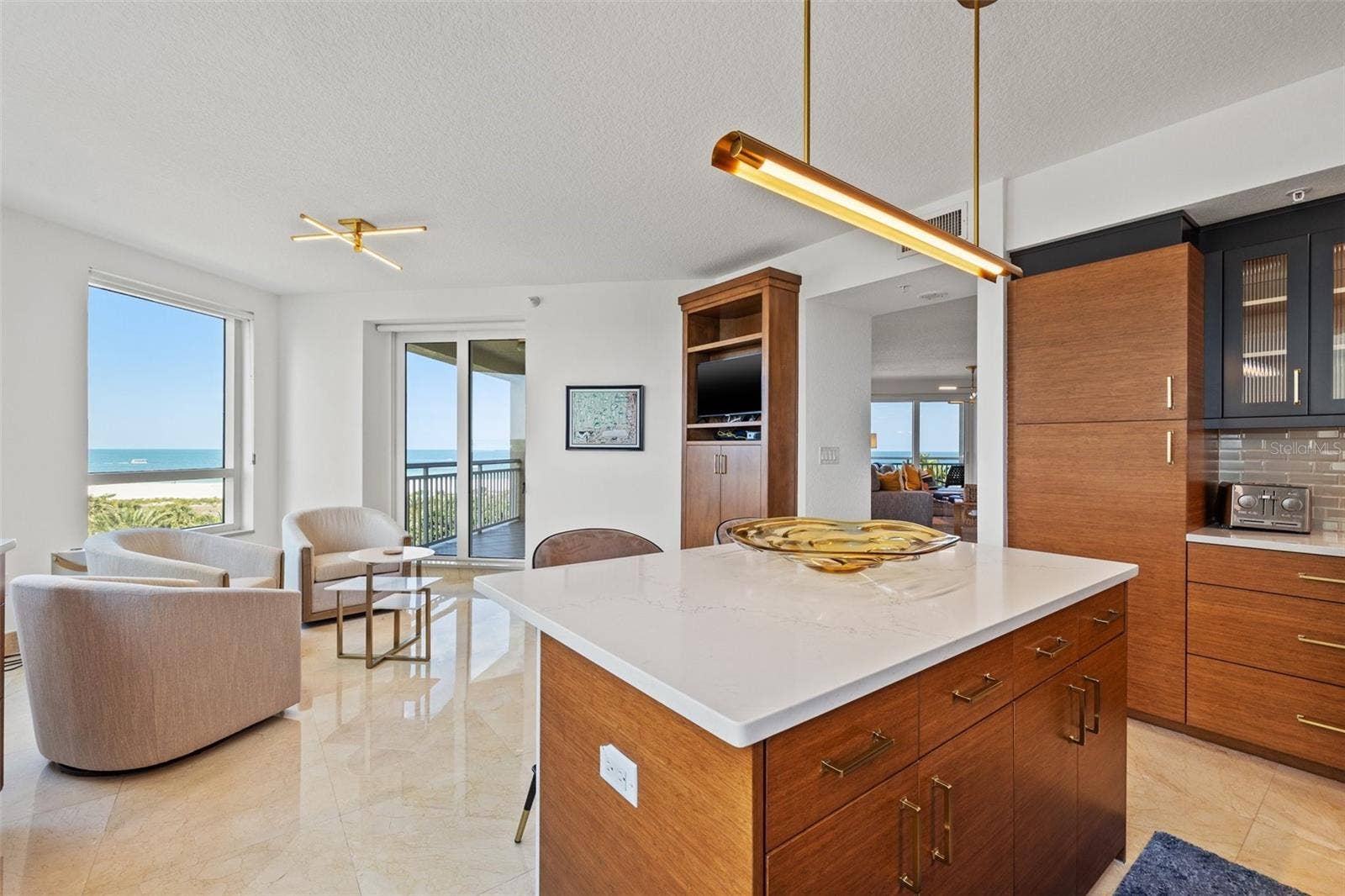 1180 GULF BOULEVARD, #401, Clearwater Beach, FL 33767 Kitchen