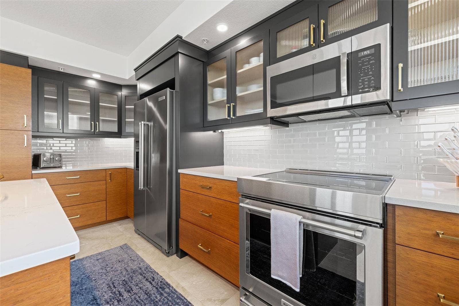 1180 GULF BOULEVARD, #401, Clearwater Beach, FL 33767 Kitchen