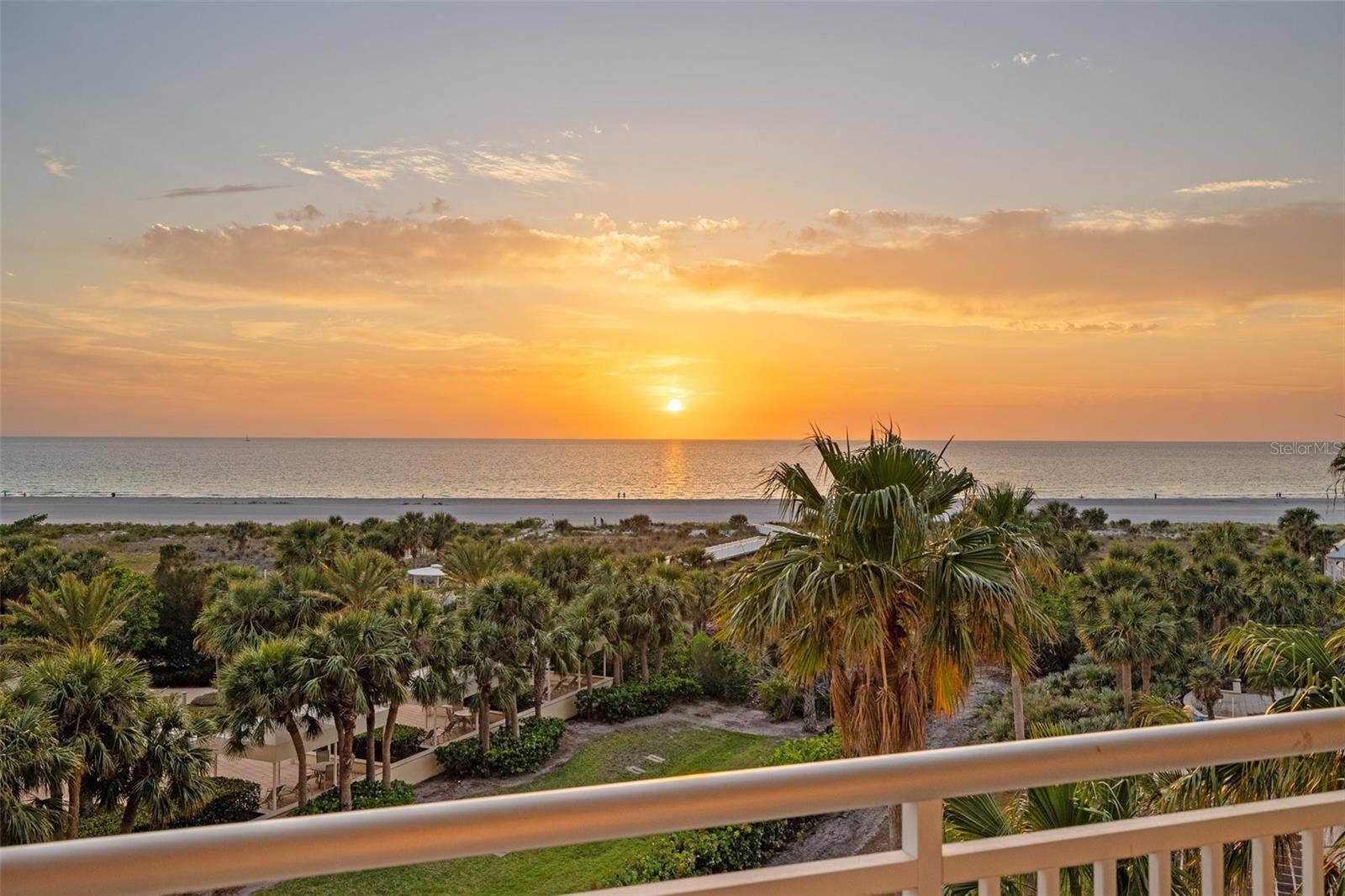 1180 GULF BOULEVARD, #401, Clearwater Beach, FL 33767 Living Room View