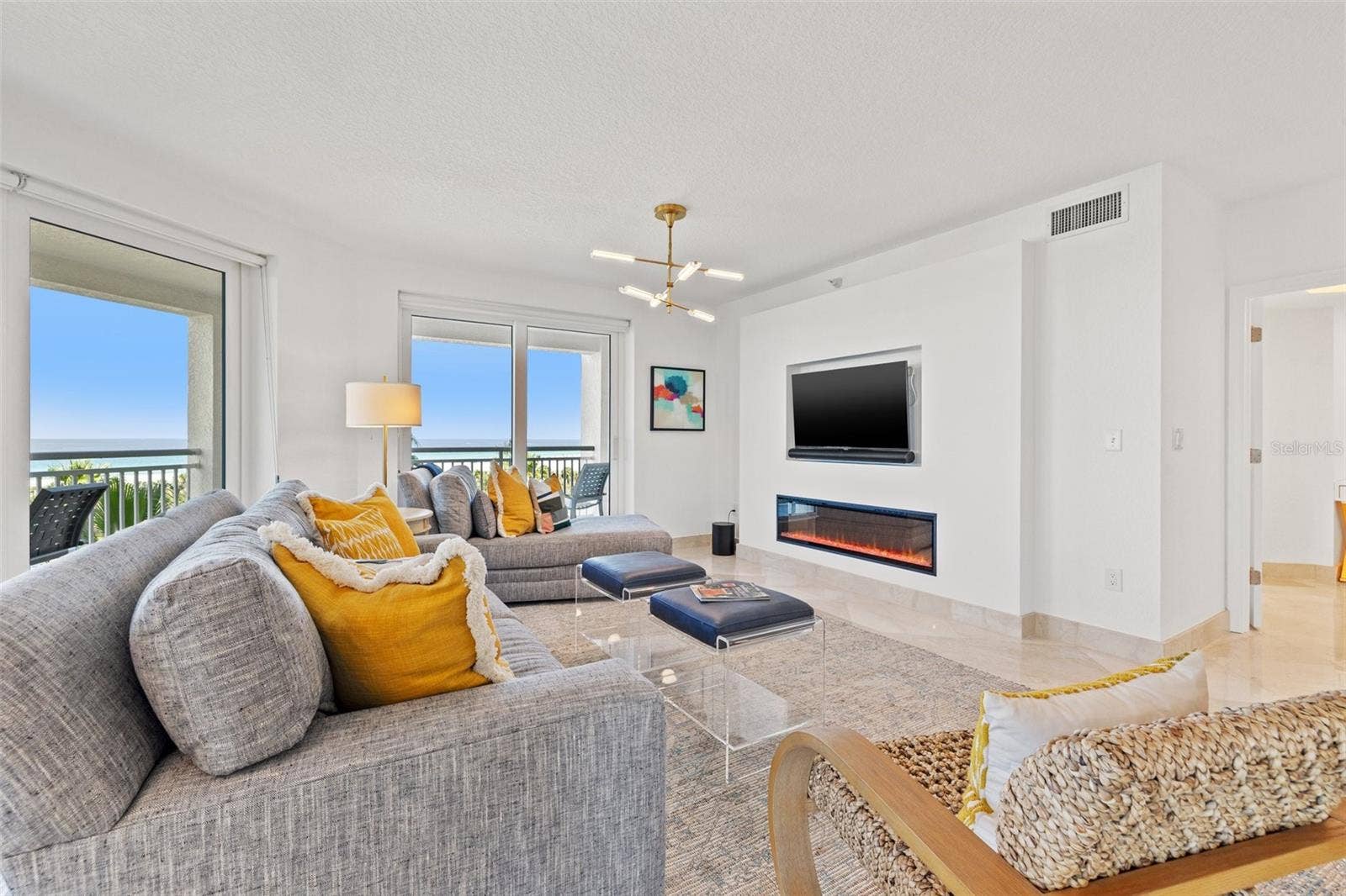 1180 GULF BOULEVARD, #401, Clearwater Beach, FL 33767 Living Room