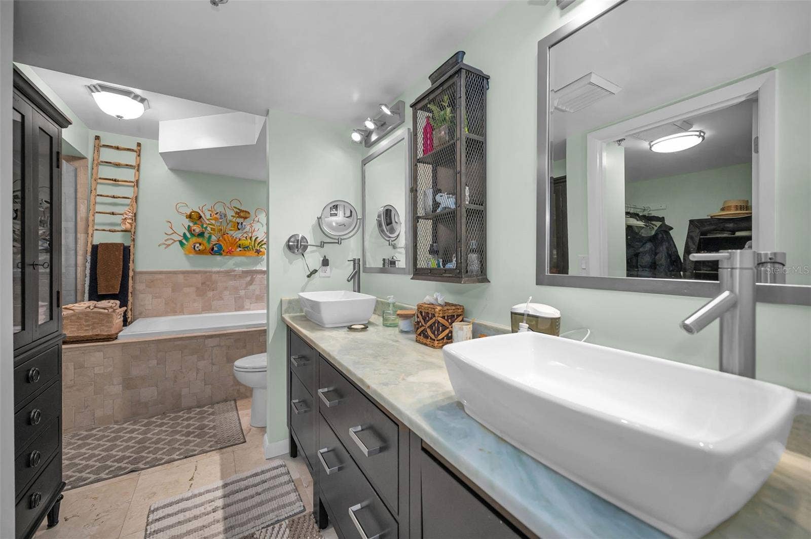 1660 GULF BOULEVARD, #208, Clearwater Beach, FL 33767 Primary Bathroom