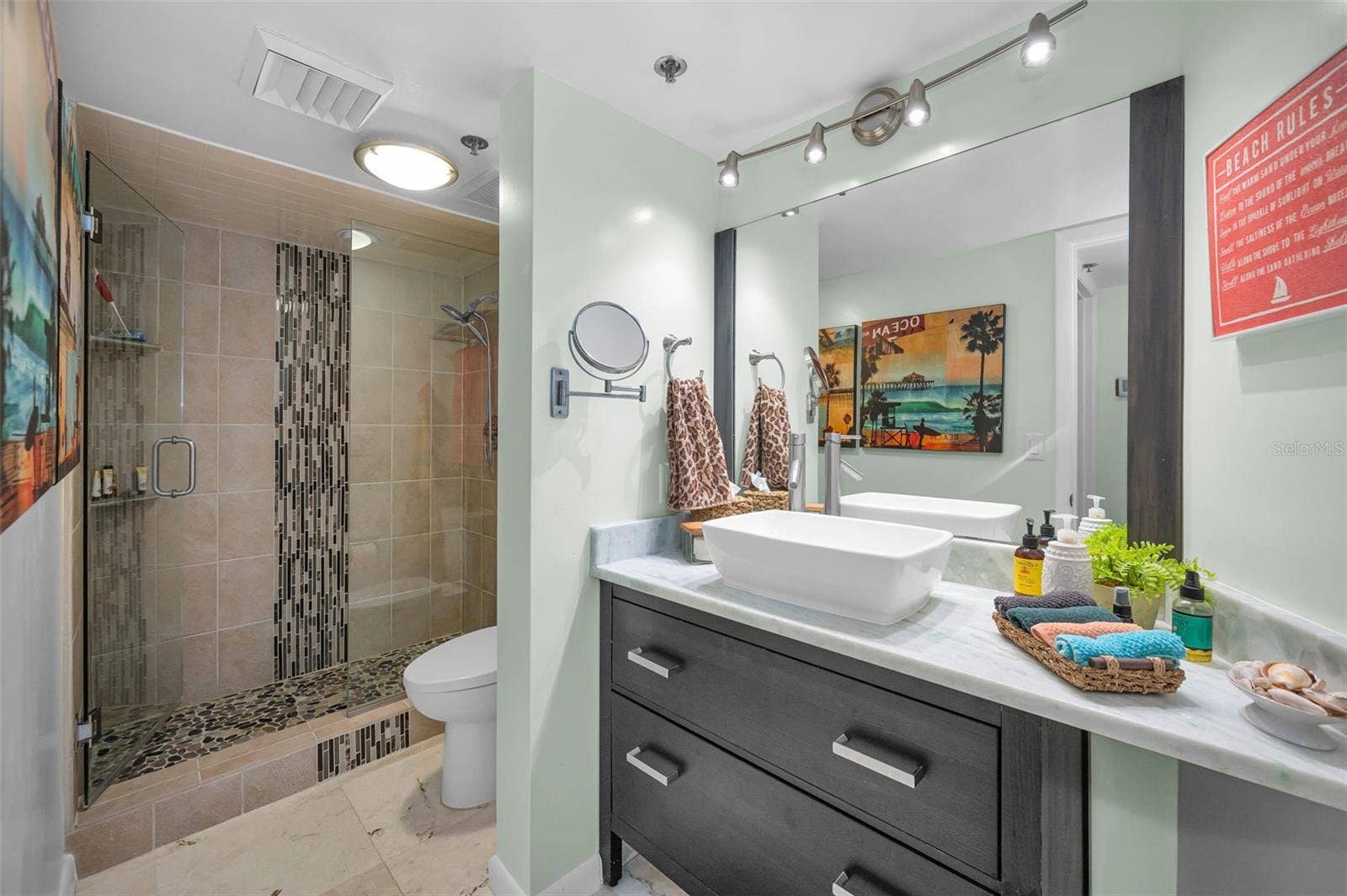 1660 GULF BOULEVARD, #208, Clearwater Beach, FL 33767 Secondary bathroom