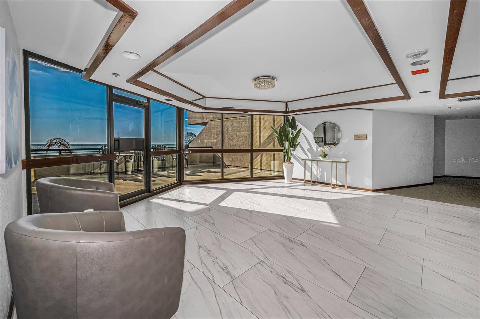 1660 GULF BOULEVARD, #208, Clearwater Beach, FL 33767 Second Floor Hallway Balcony