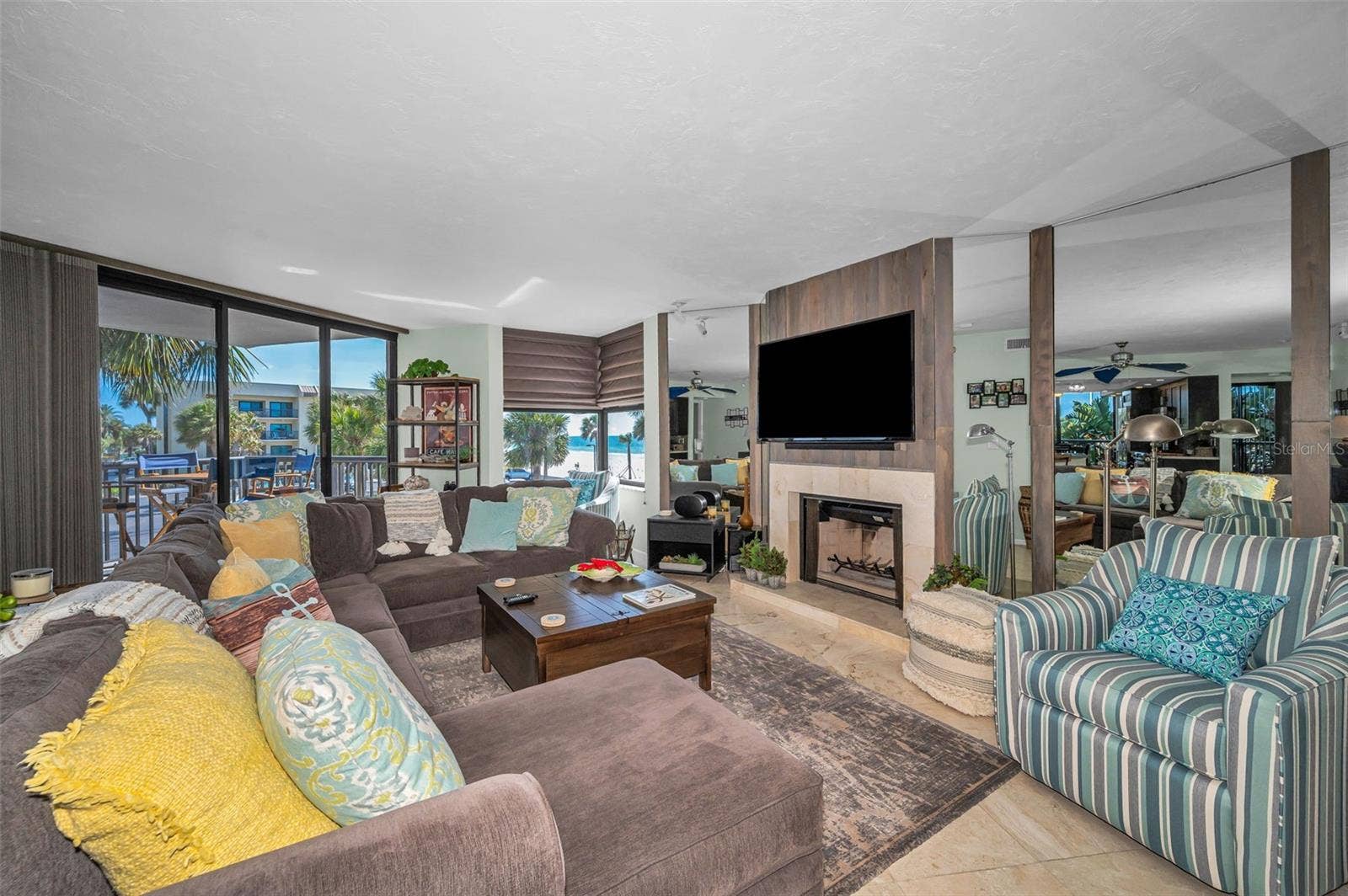 1660 GULF BOULEVARD, #208, Clearwater Beach, FL 33767 Huge Living Room / Grand Salon
