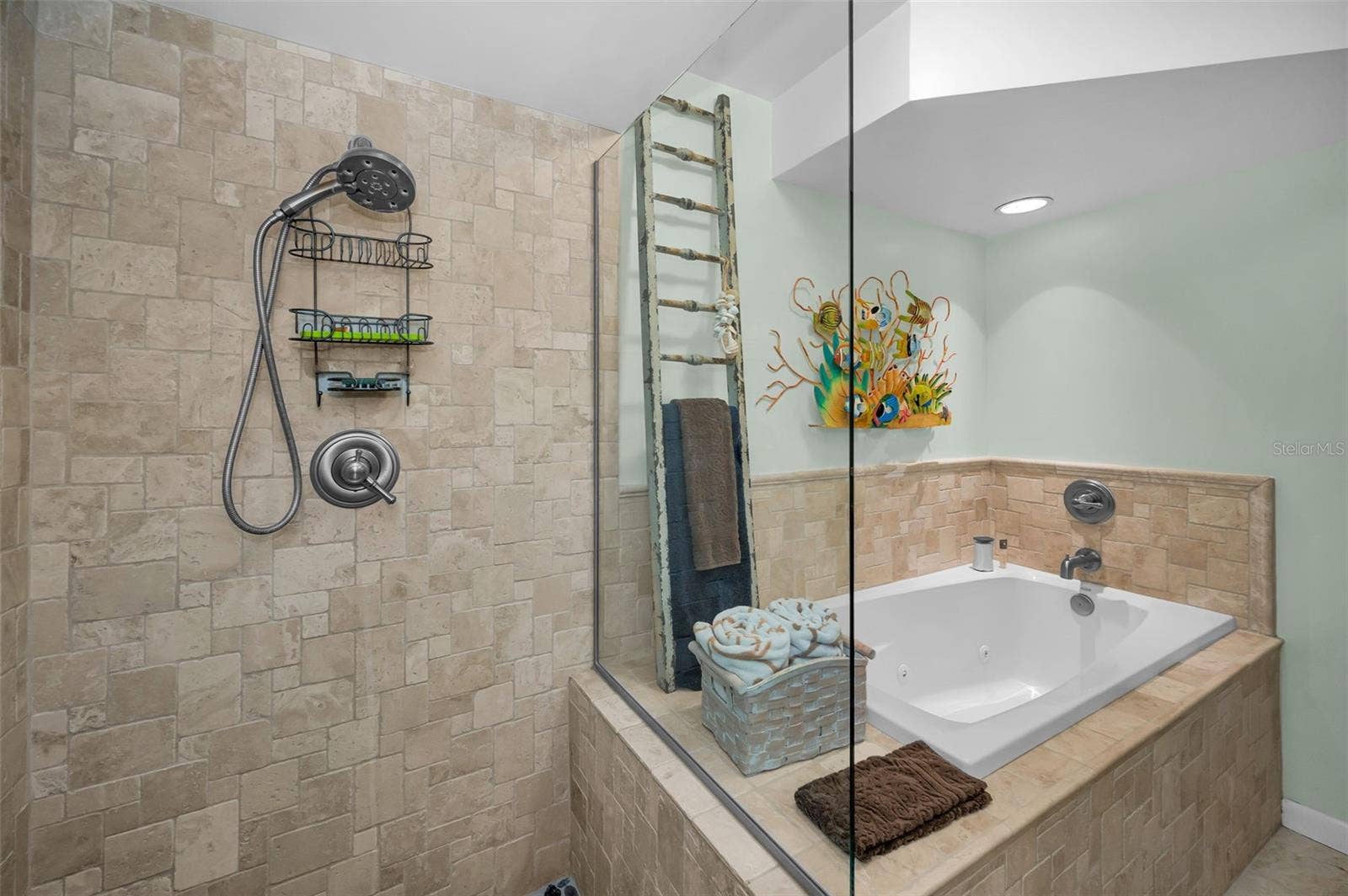 1660 GULF BOULEVARD, #208, Clearwater Beach, FL 33767 1660 GULF BOULEVARD, #208, Clearwater Beach, FL 33767