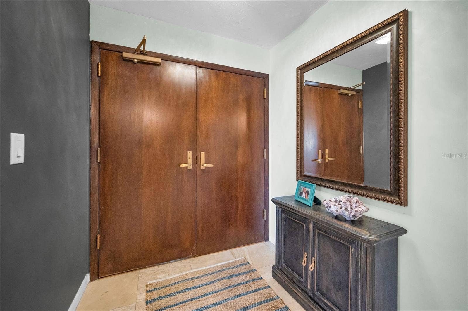1660 GULF BOULEVARD, #208, Clearwater Beach, FL 33767 Foyer