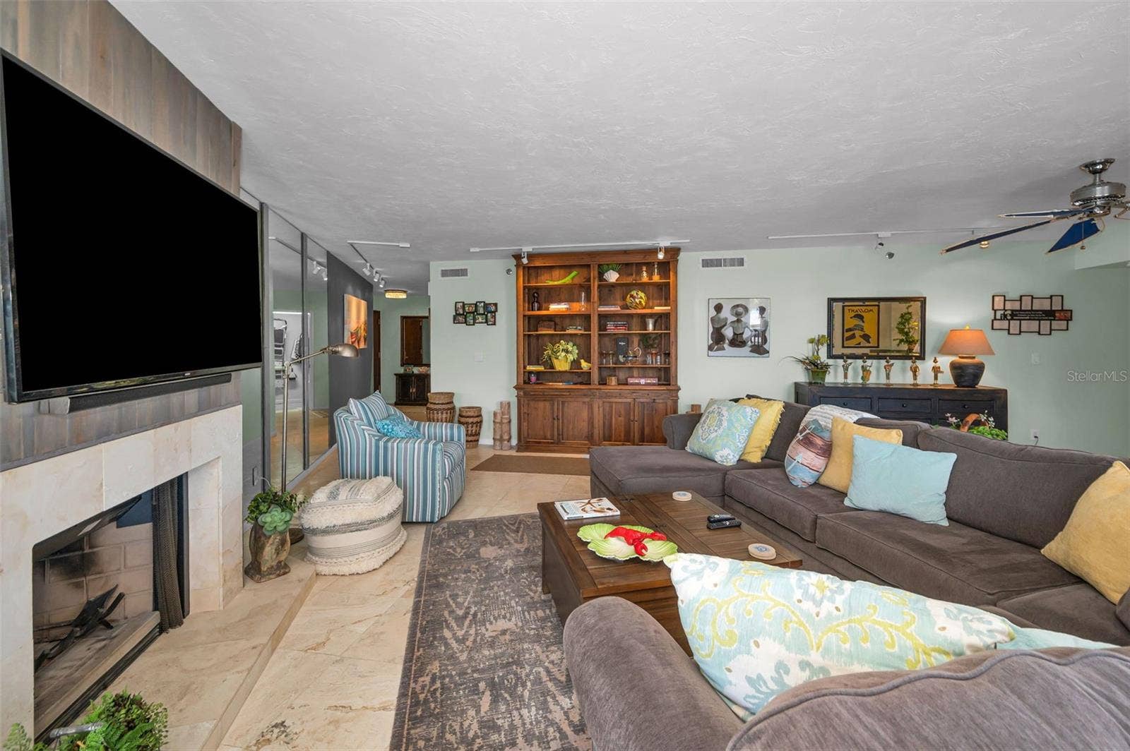 1660 GULF BOULEVARD, #208, Clearwater Beach, FL 33767 Back into the Living Room