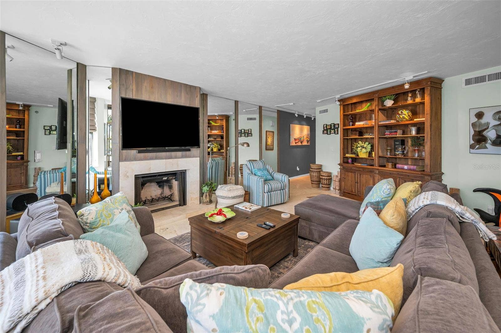 1660 GULF BOULEVARD, #208, Clearwater Beach, FL 33767 Living Room / Great Room