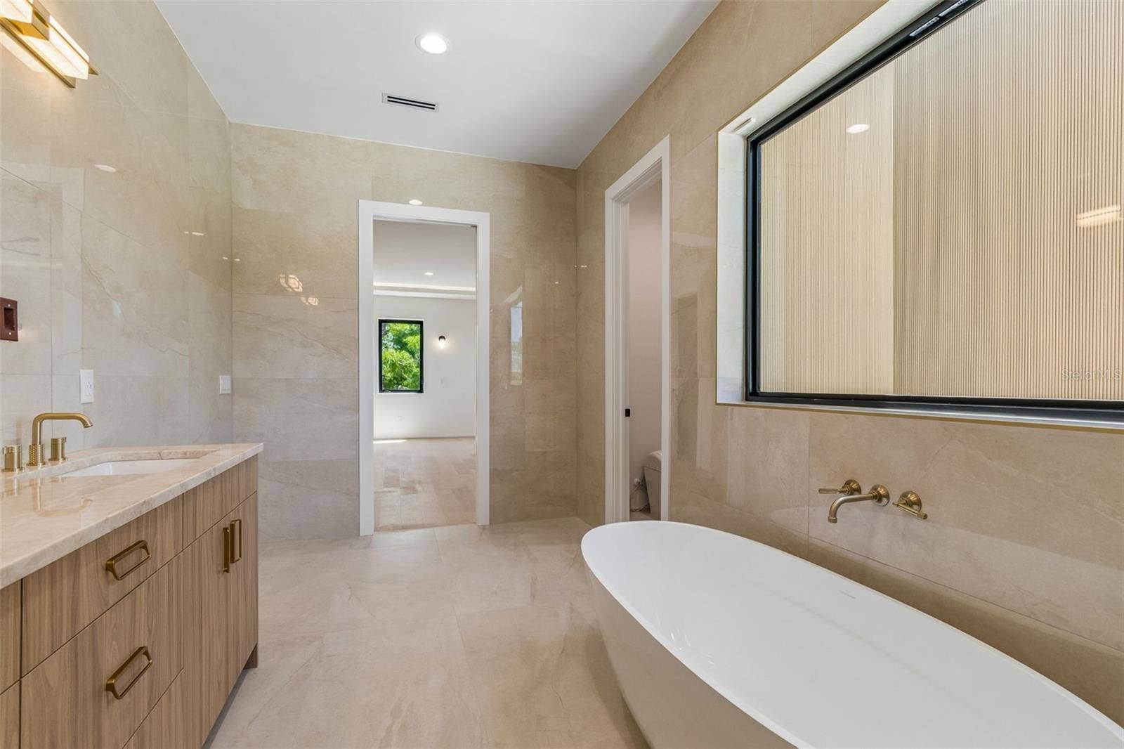 206 S TREASURE DRIVE, Tampa, FL 33609