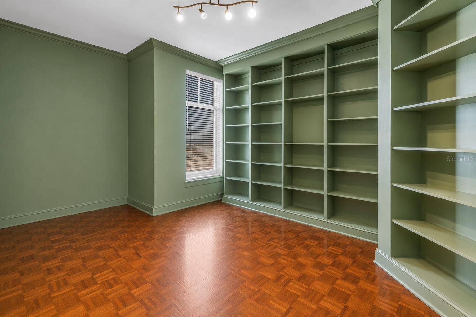 100 BEACH DRIVE NE, #702, St Petersburg, FL 33701