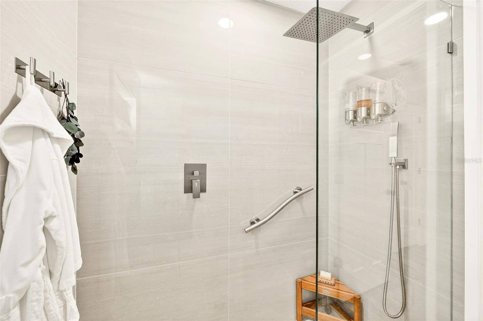 175 RIVIERE ROAD, Palm Harbor, FL 34683 Walk in Shower in Guest Bath