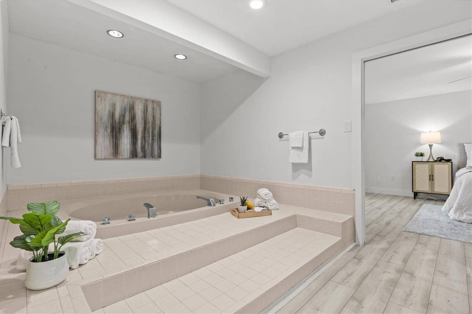 13915 WHISPERWOOD DRIVE, Clearwater, FL 33762 Primary bathroom