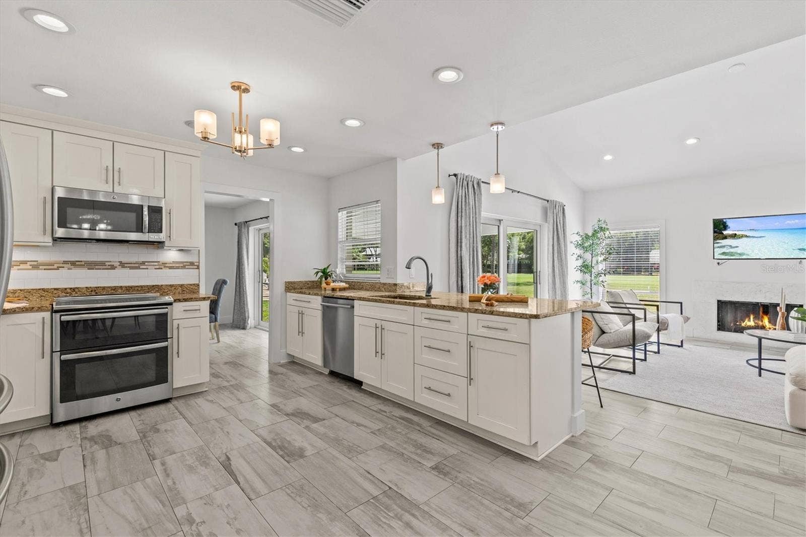 13915 WHISPERWOOD DRIVE, Clearwater, FL 33762 13915 WHISPERWOOD DRIVE, Clearwater, FL 33762