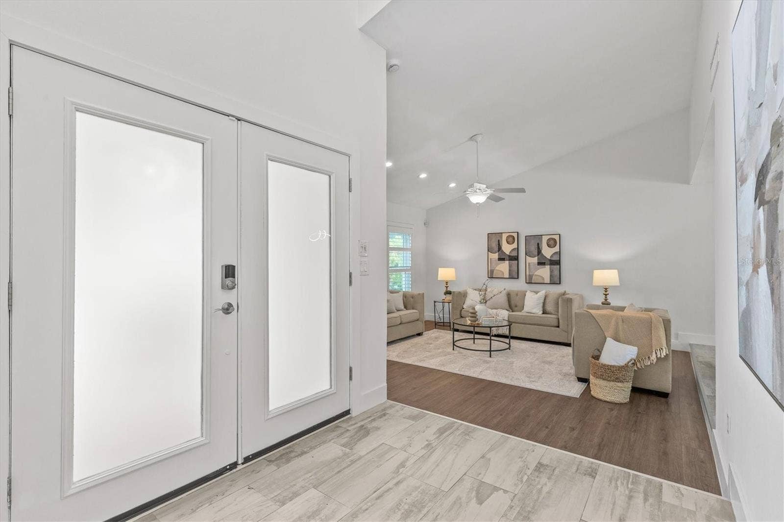 13915 WHISPERWOOD DRIVE, Clearwater, FL 33762 Entry looking into living room