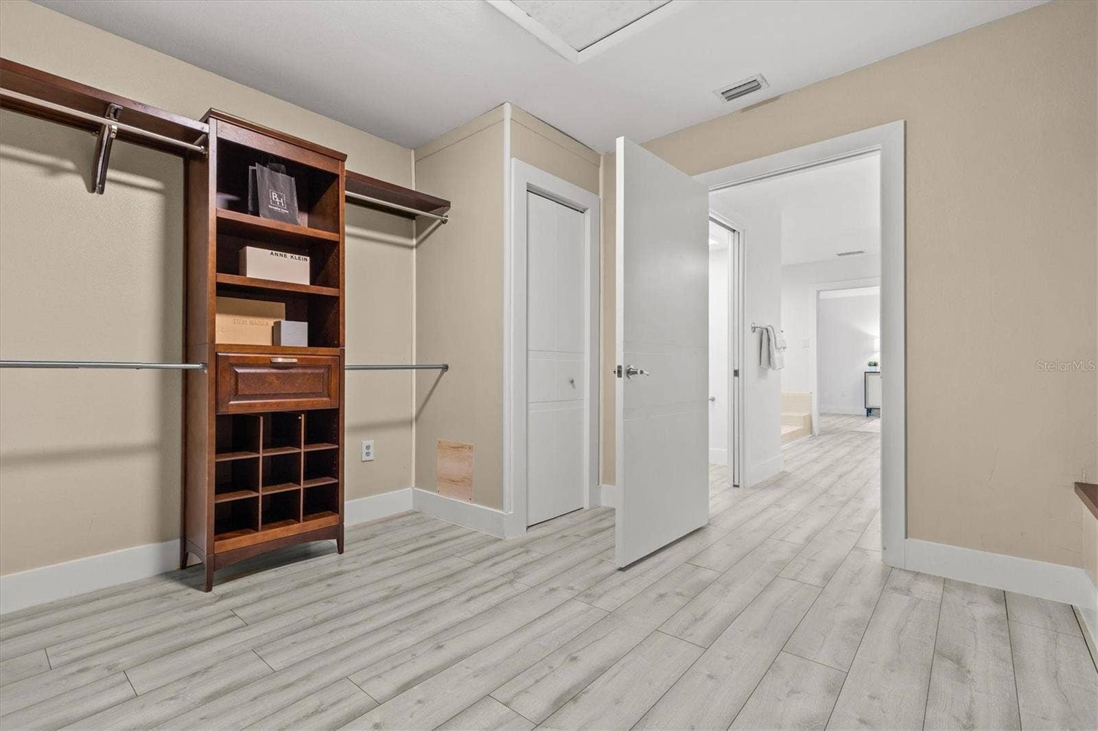 13915 WHISPERWOOD DRIVE, Clearwater, FL 33762 13915 WHISPERWOOD DRIVE, Clearwater, FL 33762