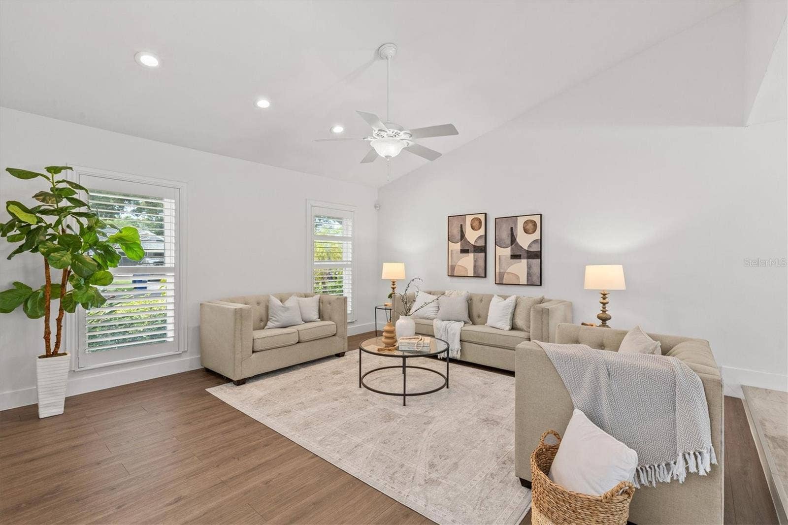 13915 WHISPERWOOD DRIVE, Clearwater, FL 33762 Living rooom