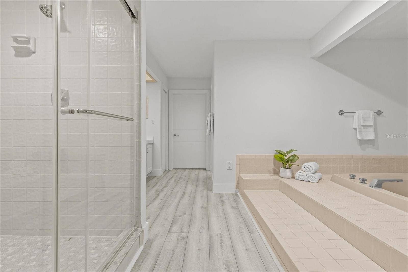 13915 WHISPERWOOD DRIVE, Clearwater, FL 33762 Primary bathroom