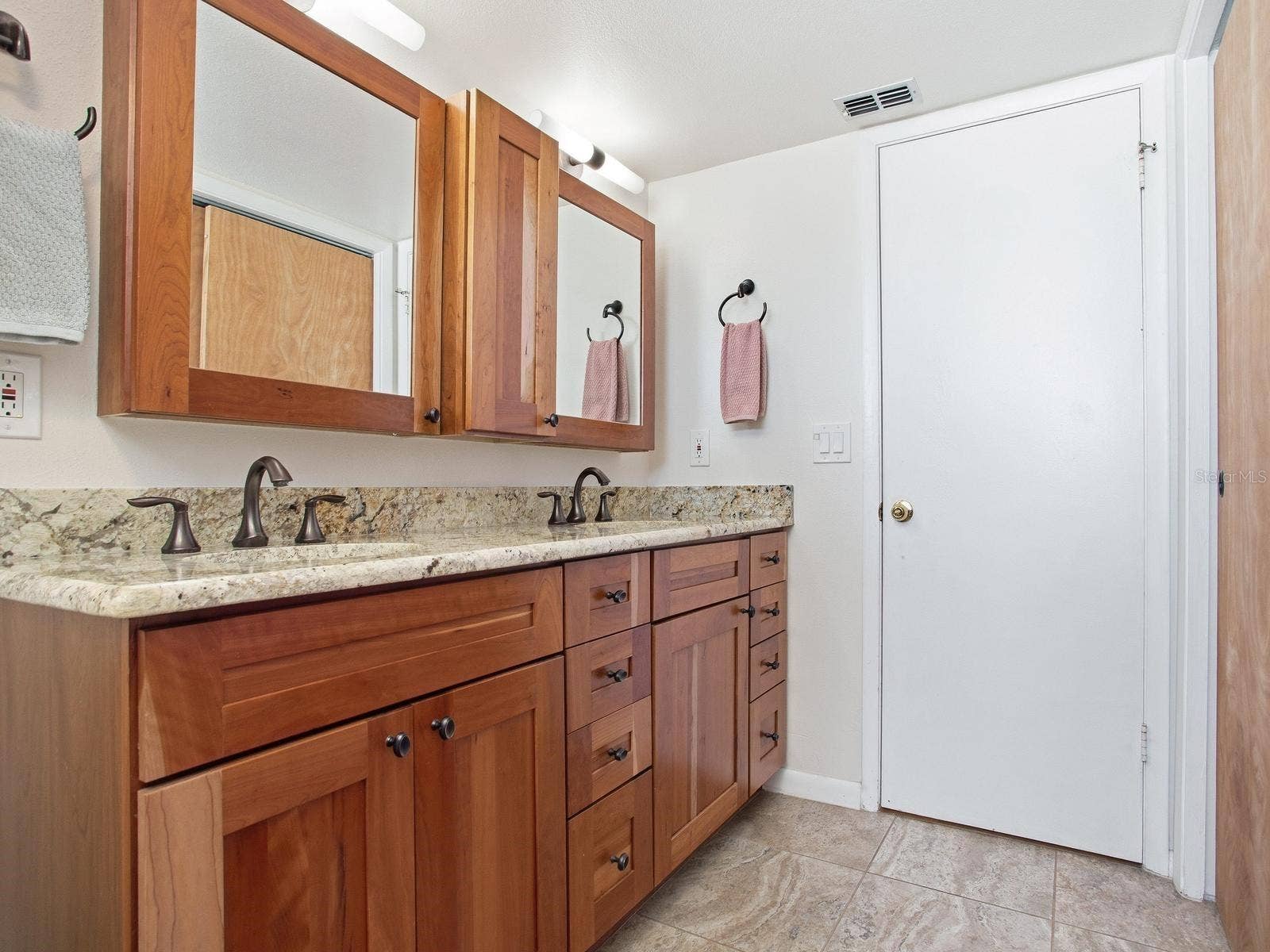 1005 GULF BOULEVARD, #10, Indian Rocks Beach, FL 33785 1005 GULF BOULEVARD, #10, Indian Rocks Beach, FL 33785