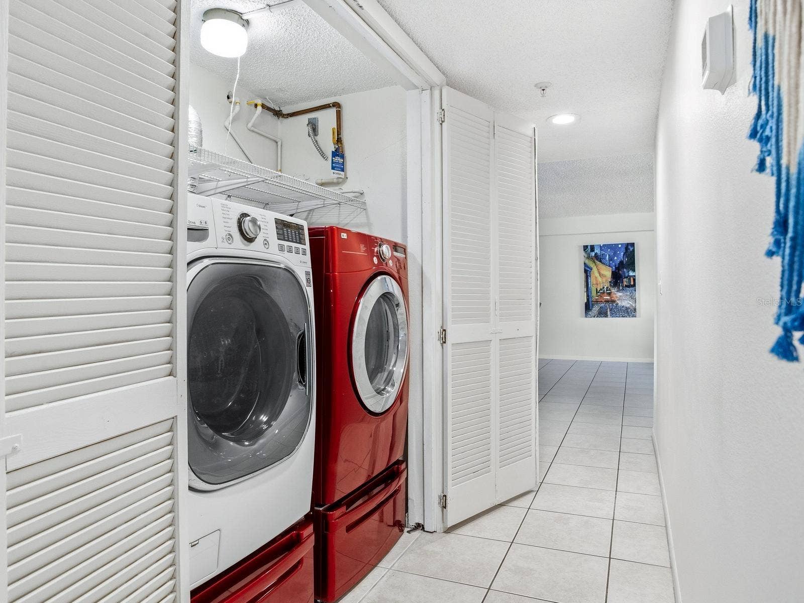 1005 GULF BOULEVARD, #10, Indian Rocks Beach, FL 33785 Full-Size Washer & Dryer