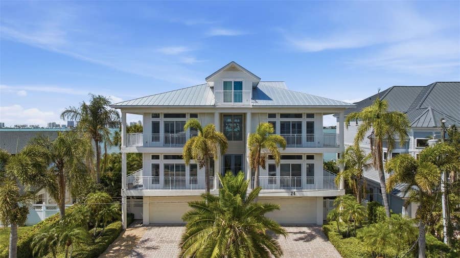 Property photo for 24 N PINE CIRCLE, Belleair, FL