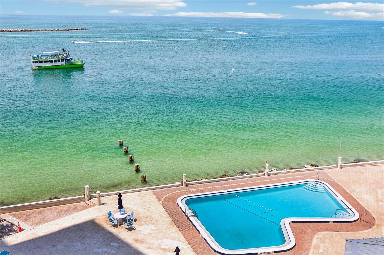 450 S GULFVIEW BOULEVARD, #703, Clearwater, FL 33767 pool area