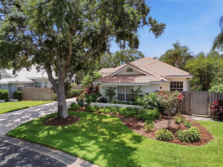 Property photo for 812 LIVE OAK TERRACE NE, St Petersburg, FL
