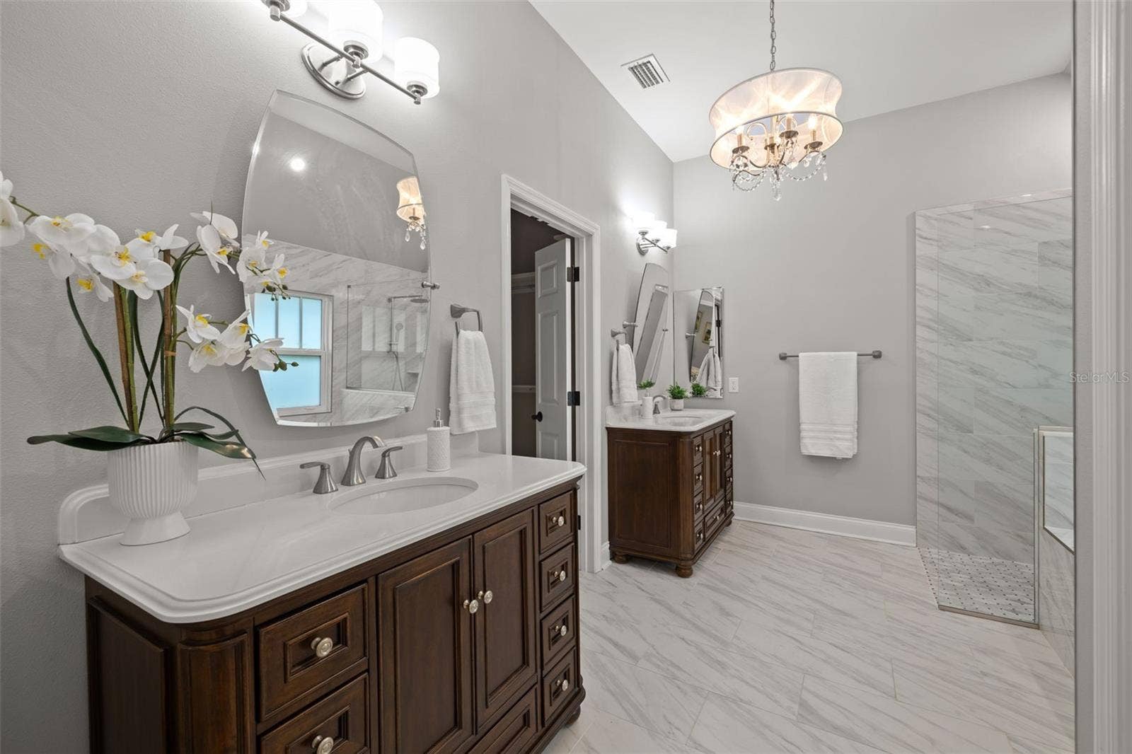 3233 W PARKLAND BOULEVARD, Tampa, FL 33609 1st floor primary- ensuite bathroom