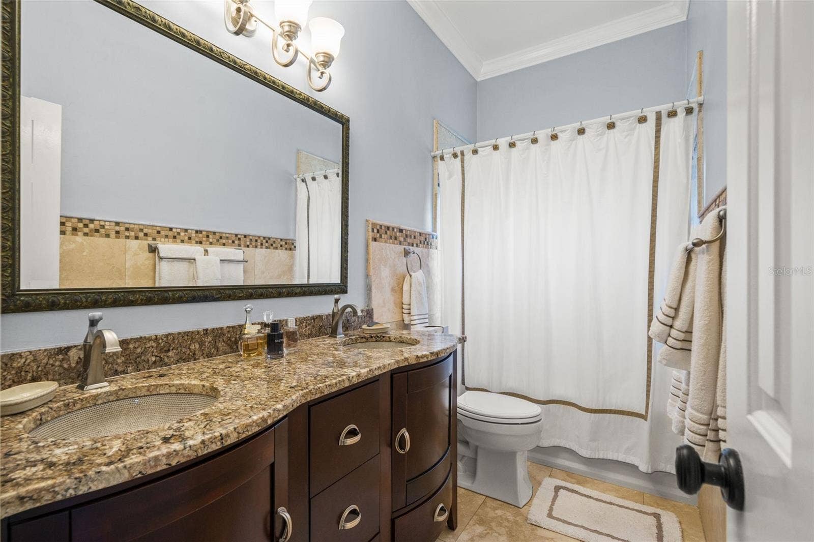 3233 W PARKLAND BOULEVARD, Tampa, FL 33609 ensuite bath with dual sinks