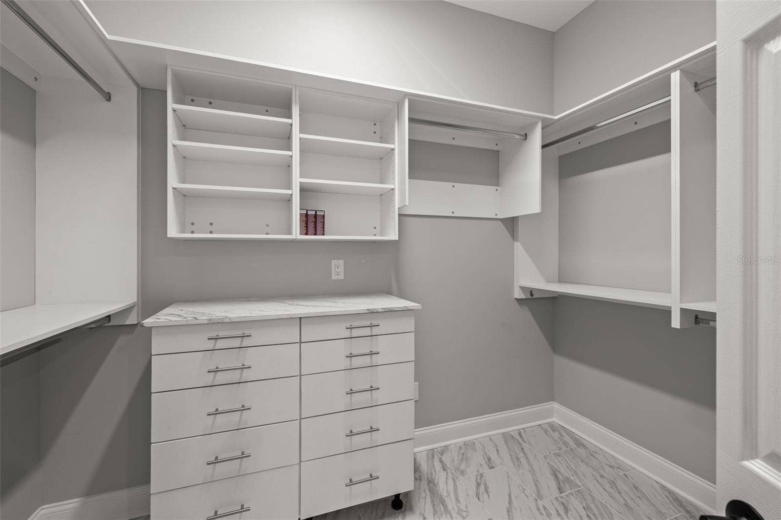 3233 W PARKLAND BOULEVARD, Tampa, FL 33609 Primary walk in closet