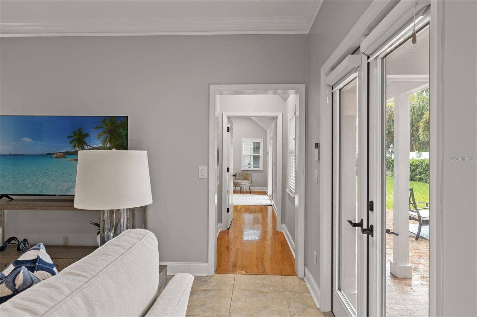 3233 W PARKLAND BOULEVARD, Tampa, FL 33609 Family room looking to 1st floor primary