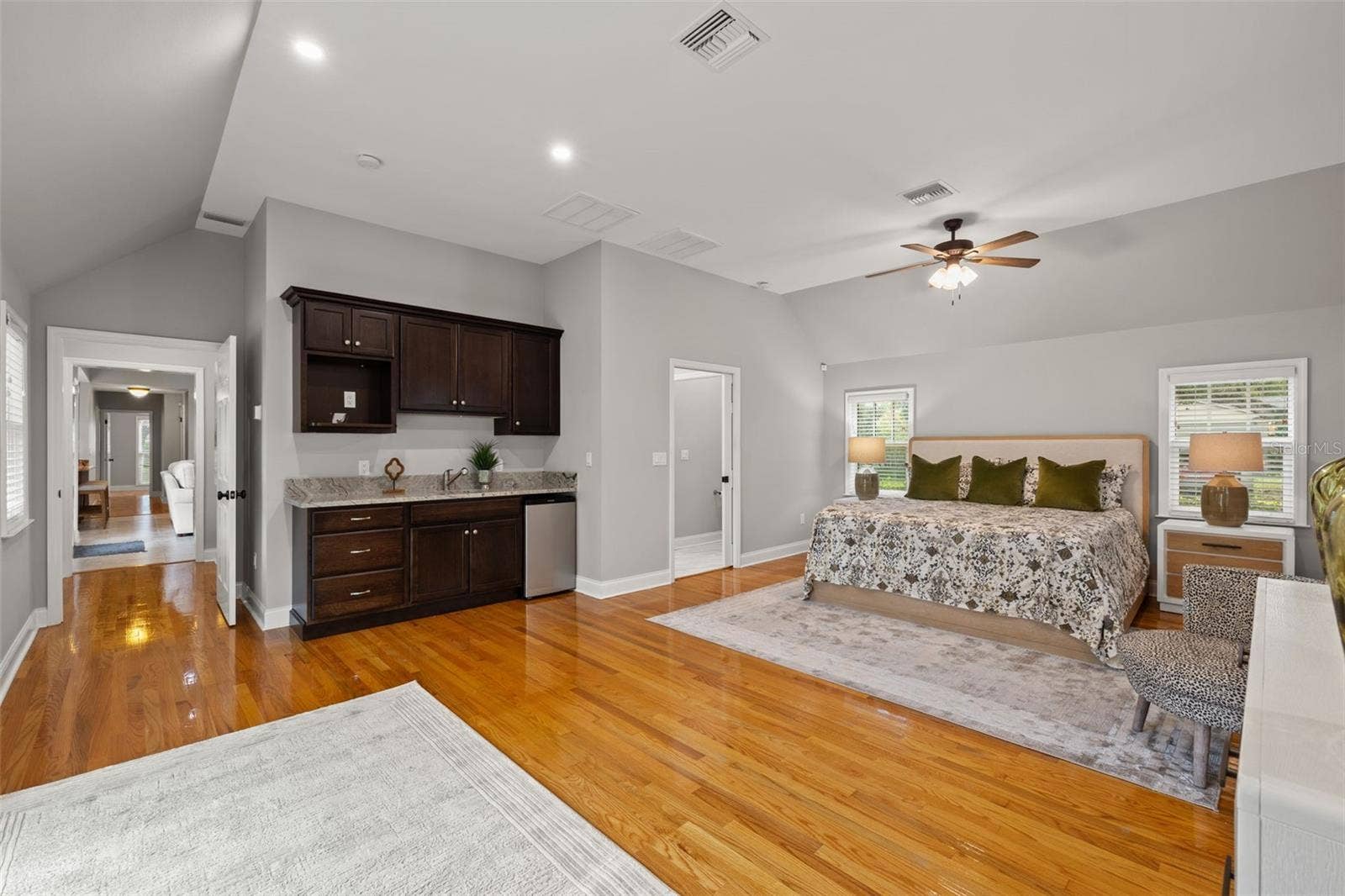 3233 W PARKLAND BOULEVARD, Tampa, FL 33609 1st floor primary