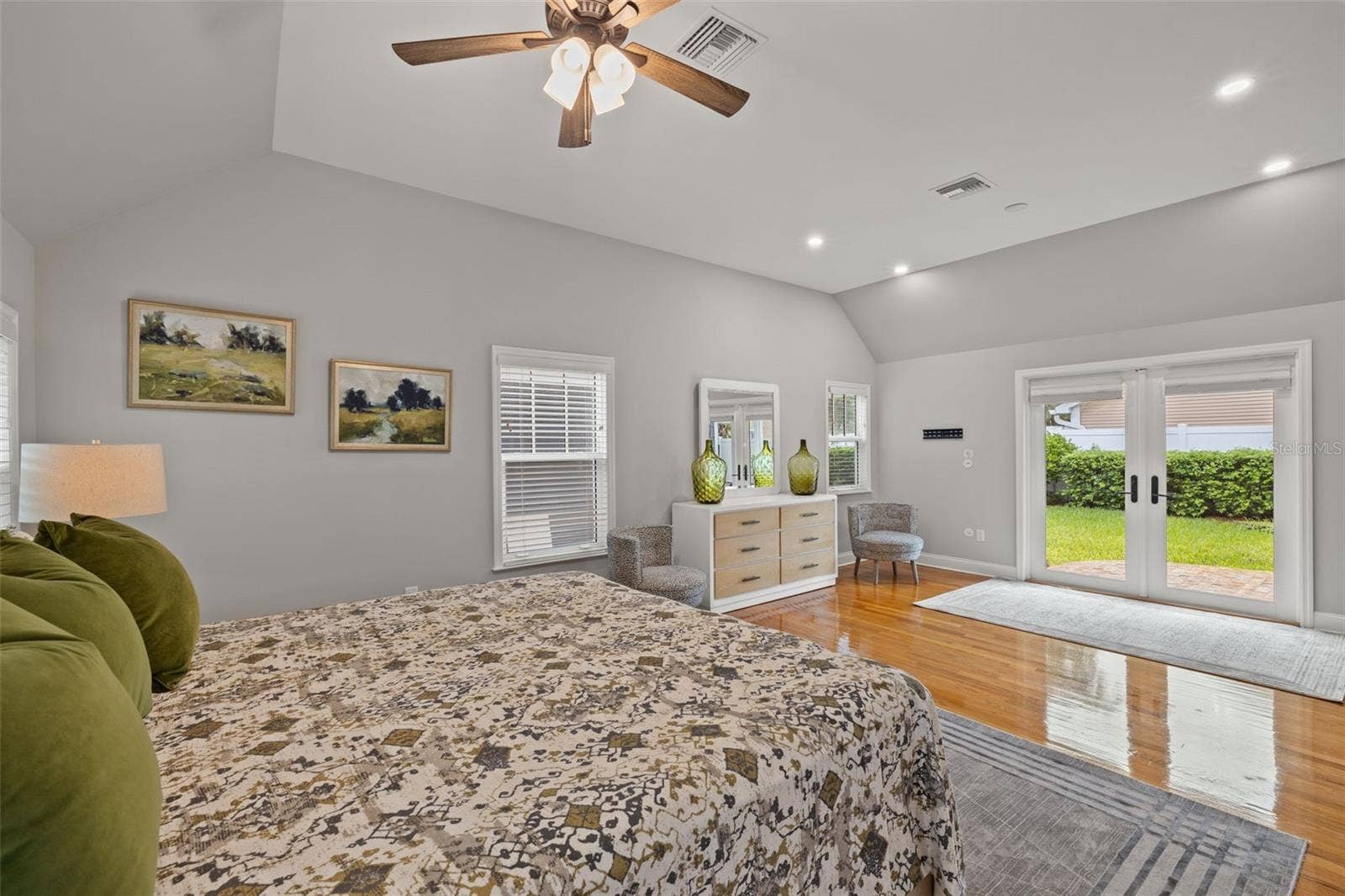 3233 W PARKLAND BOULEVARD, Tampa, FL 33609 1st floor primary