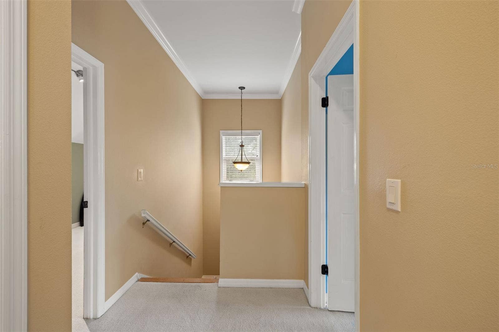 3233 W PARKLAND BOULEVARD, Tampa, FL 33609 2nd floor landing