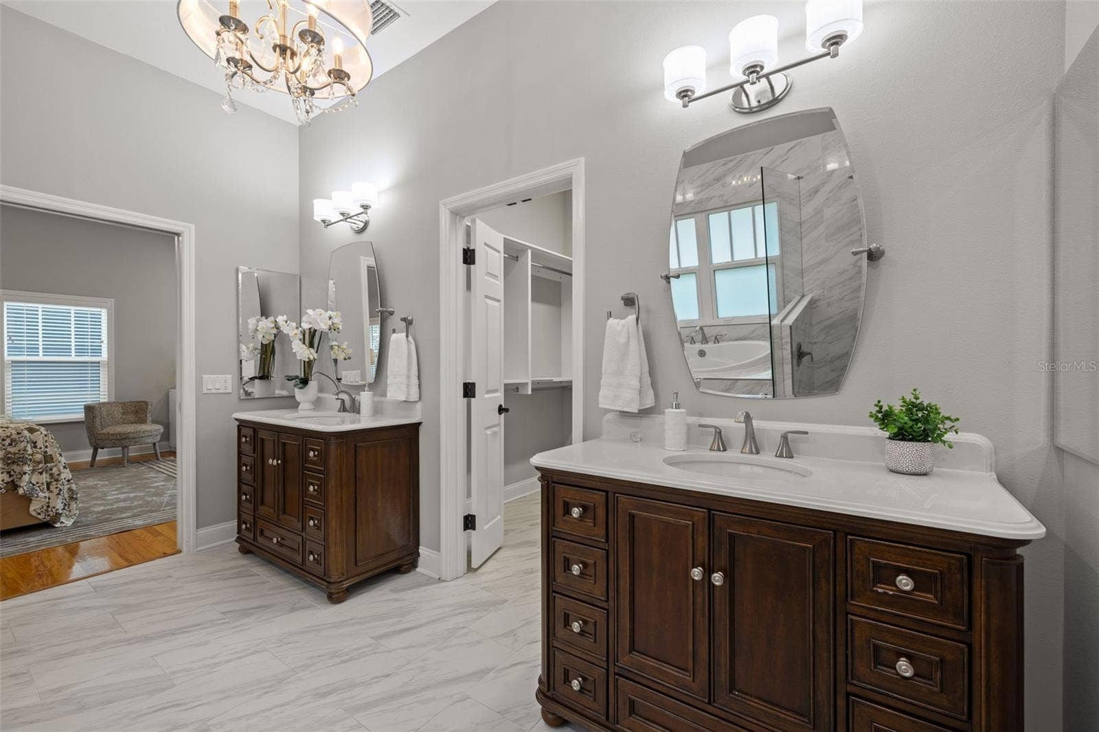 3233 W PARKLAND BOULEVARD, Tampa, FL 33609 1st floor primary- ensuite bathroom