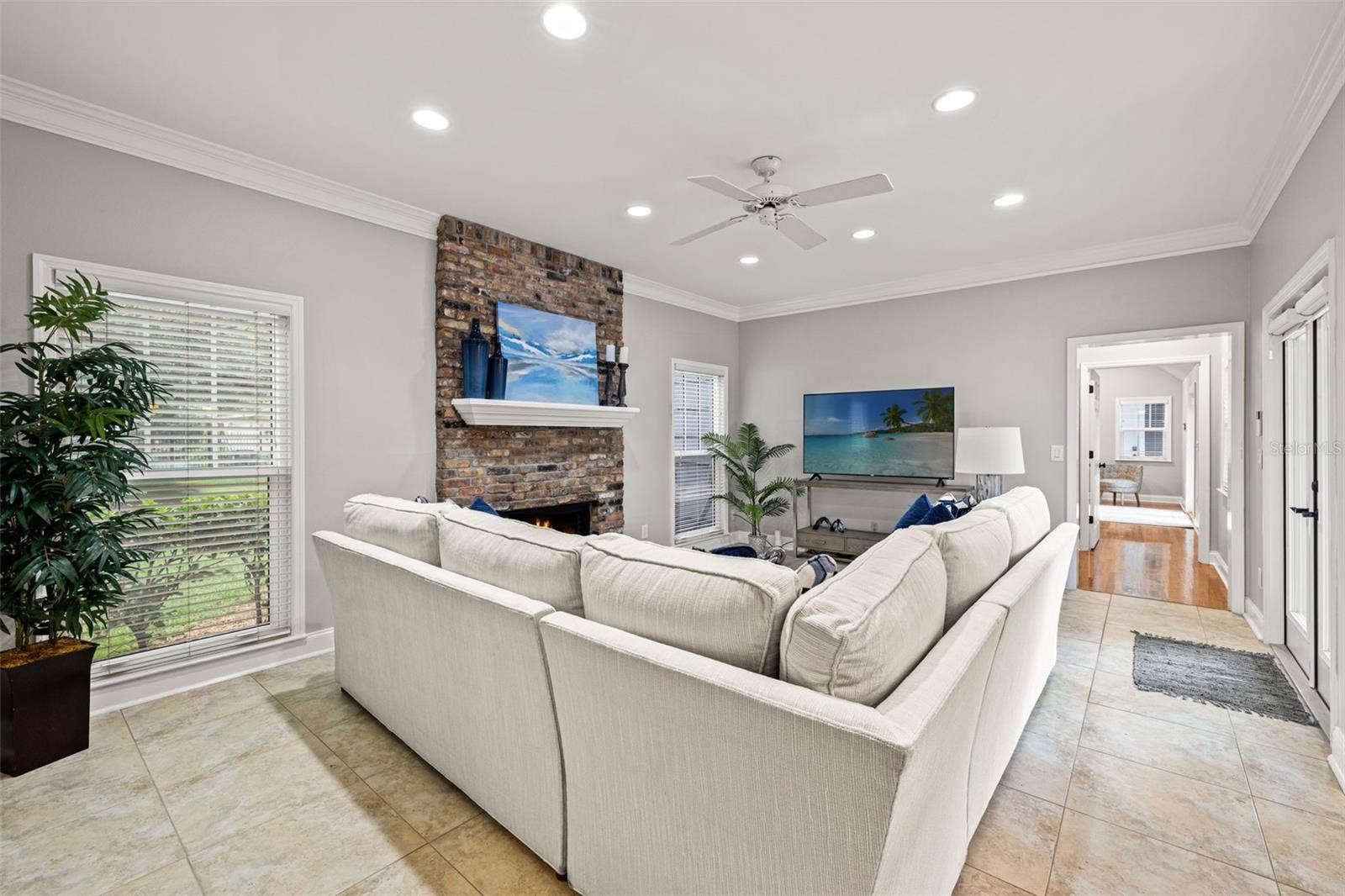 3233 W PARKLAND BOULEVARD, Tampa, FL 33609 Family room