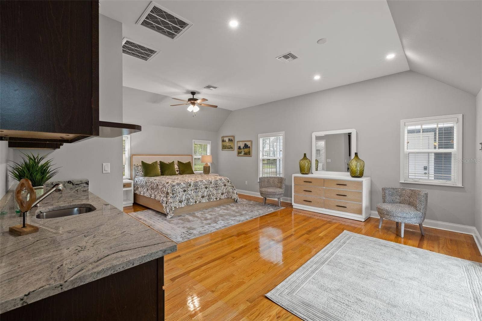3233 W PARKLAND BOULEVARD, Tampa, FL 33609 1st floor primary