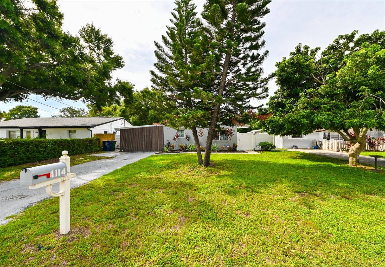 4114 W OLIVE STREET, Tampa, FL 33616 4114 W OLIVE STREET, Tampa, FL 33616