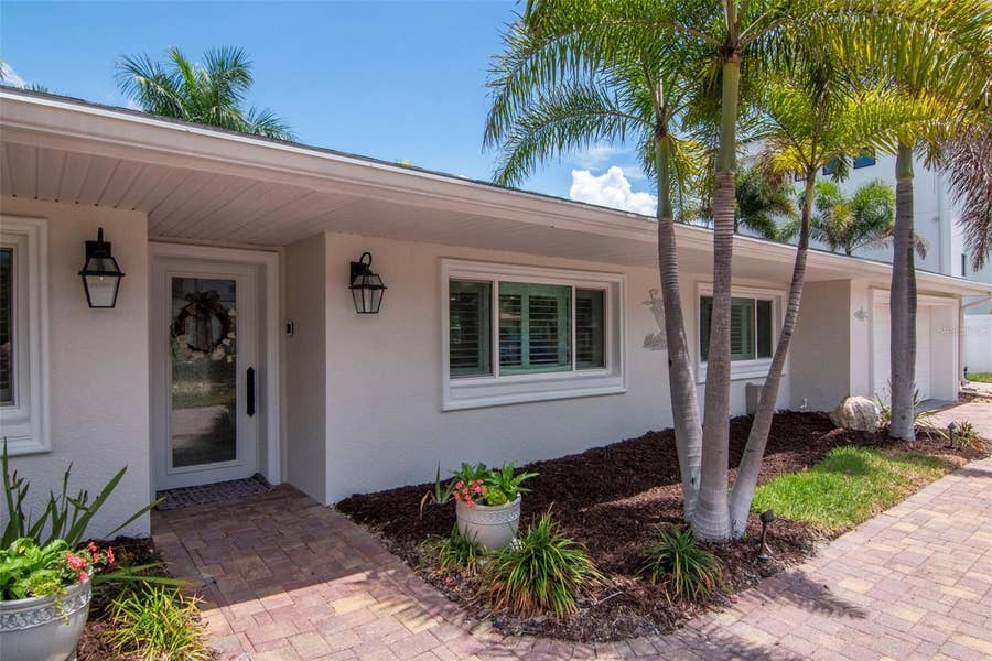 Property photo for 4927 W MELROSE AVENUE N, Tampa, FL