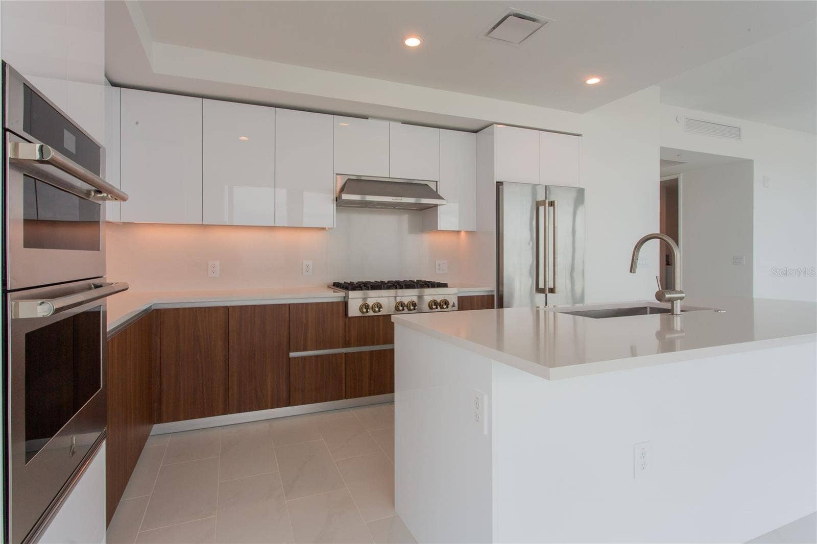 400 CENTRAL AVENUE, #2601, St Petersburg, FL 33701 400 CENTRAL AVENUE, #2601, St Petersburg, FL 33701
