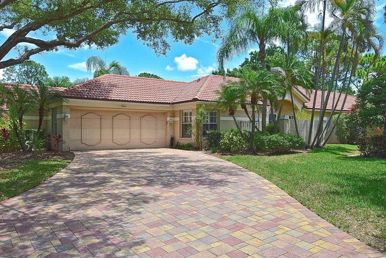 3890 LYNDHURST COURT, Sarasota, FL 34235 3890 LYNDHURST COURT, Sarasota, FL 34235