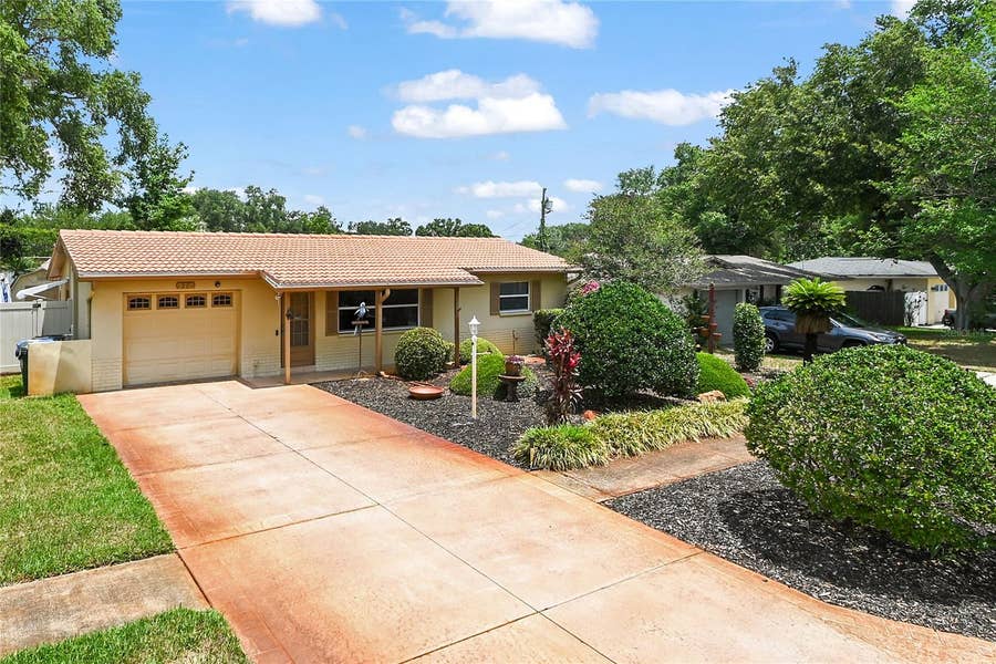 Property photo for 970 8TH AVENUE NE, Largo, FL