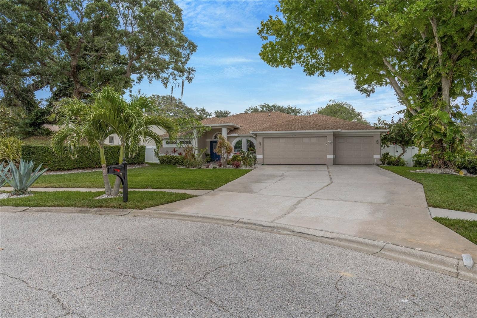 727 HIDDEN LAKE DRIVE, Tarpon Springs, FL 34689 727 HIDDEN LAKE DRIVE, Tarpon Springs, FL 34689
