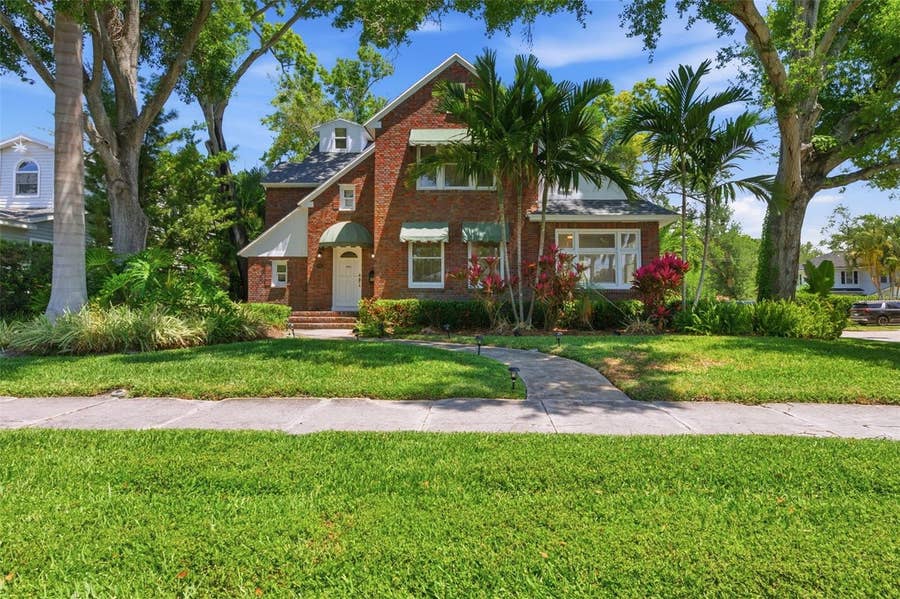 Property photo for 555 18TH AVENUE NE, St Petersburg, FL
