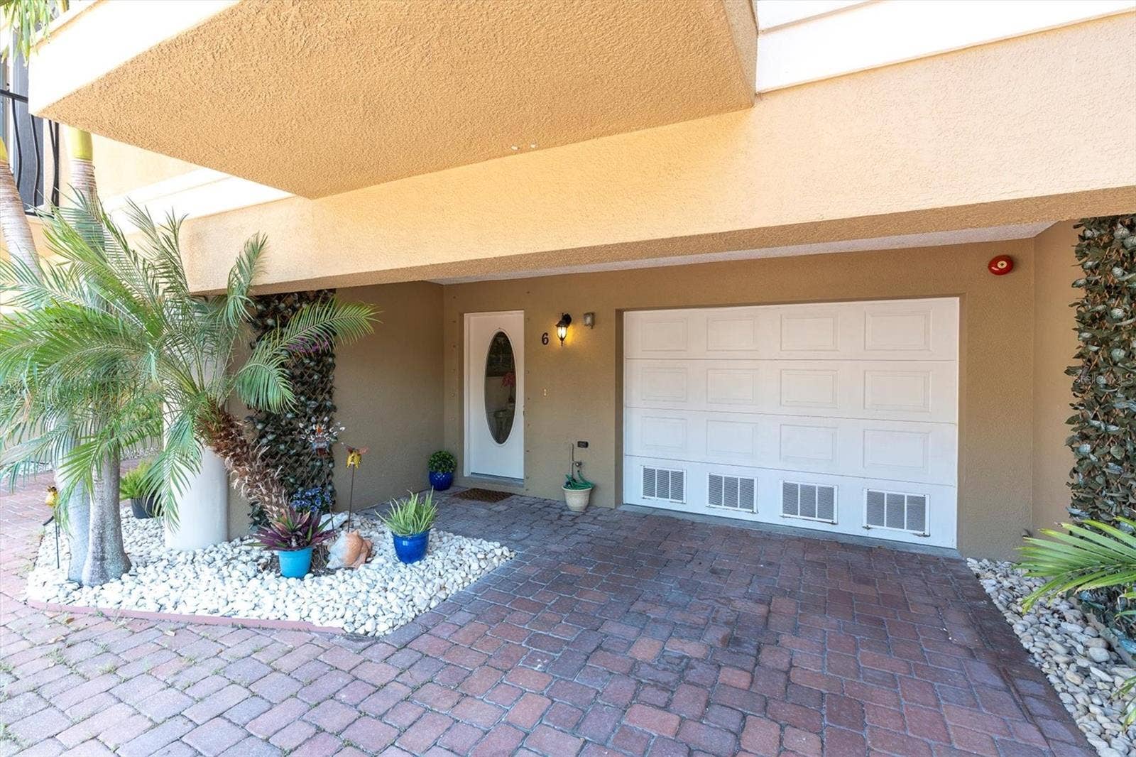 300 CAPRI BOULEVARD, #6, Treasure Island, FL 33706