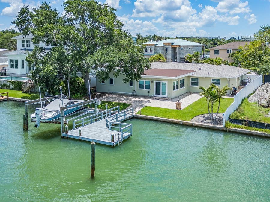 Property photo for 40 SUNSET BAY DRIVE, Belleair, FL