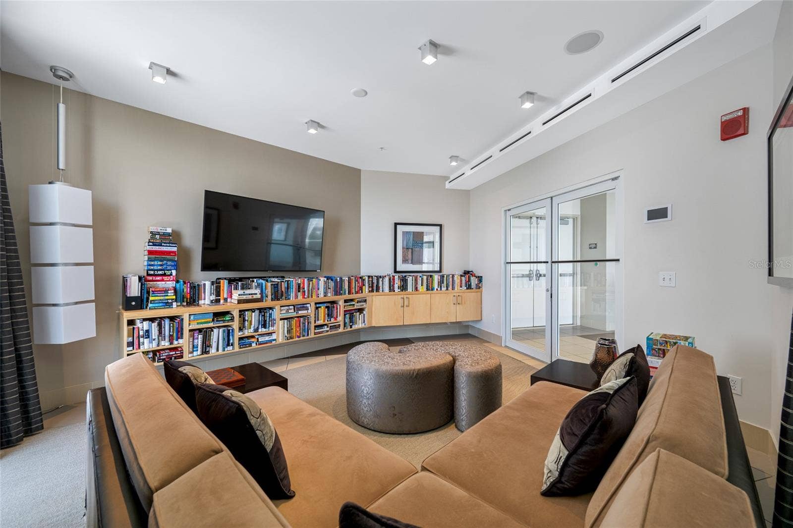 175 1ST STREET S, #1204, St Petersburg, FL 33701 Library