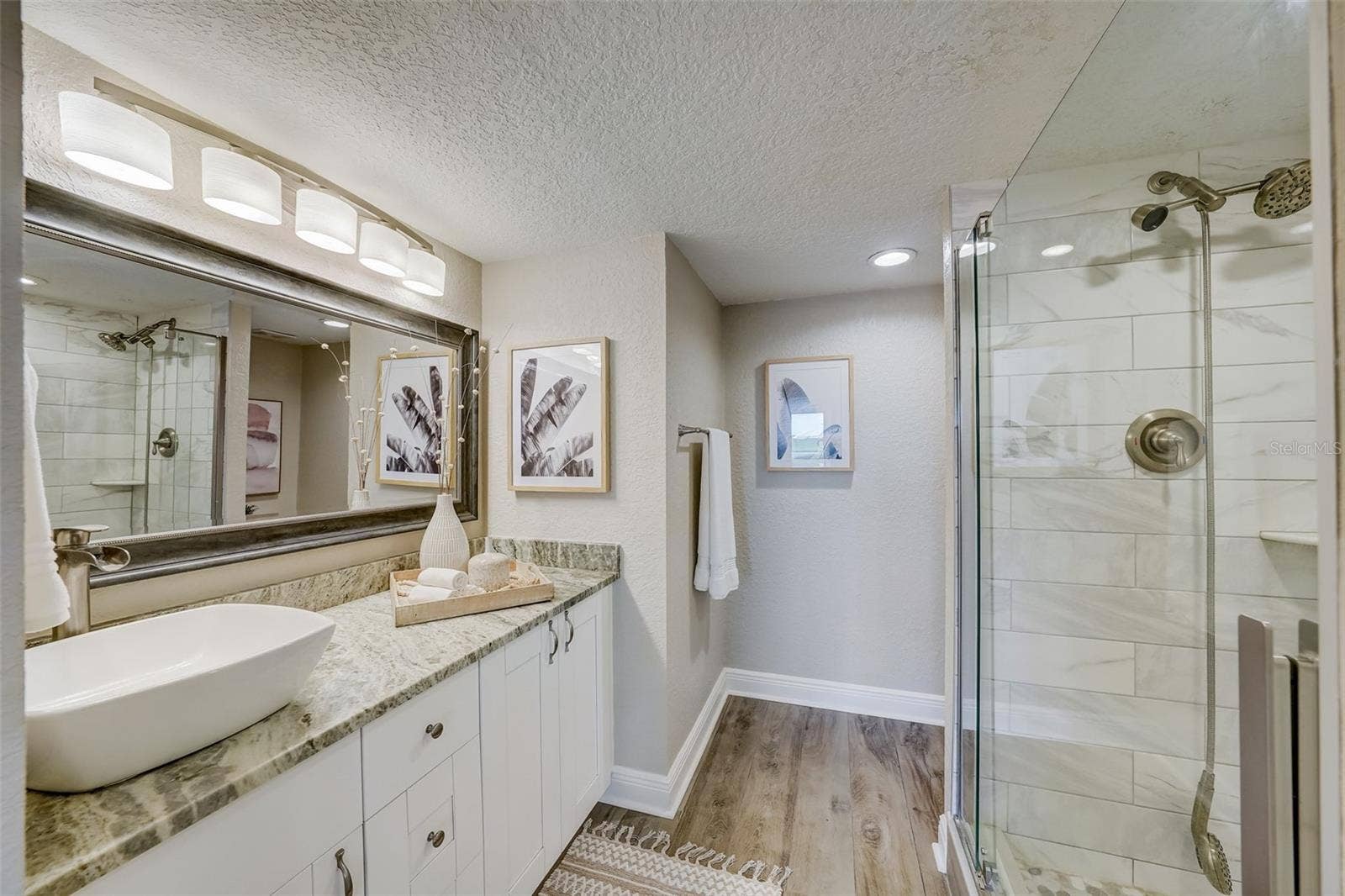 6 BELLEVIEW BOULEVARD, #101, Belleair, FL 33756 Guest Bathroom